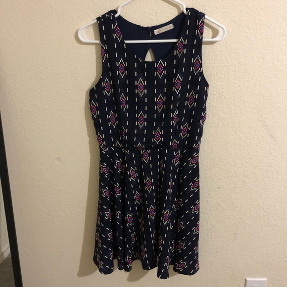 Dress - Picture 3 of 6